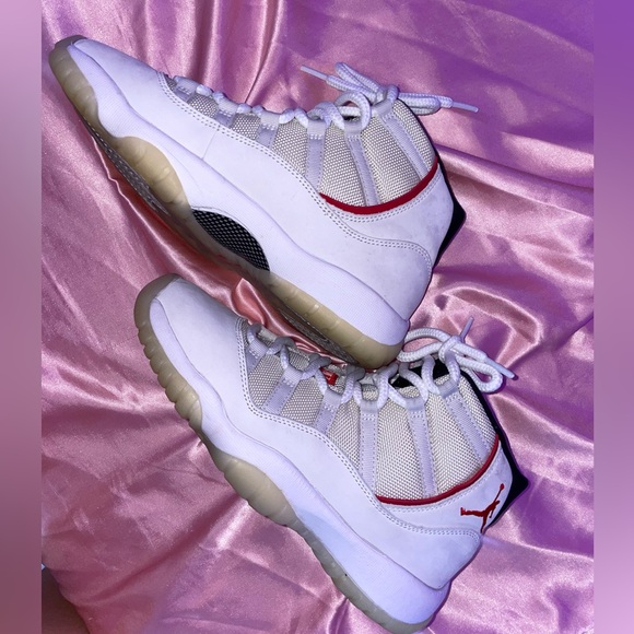 Jordan 11 platinum tint - Picture 6 of 6